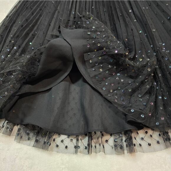 "Express" fun black skirt with sequins. Size  11/12 - Picture 6 of 11